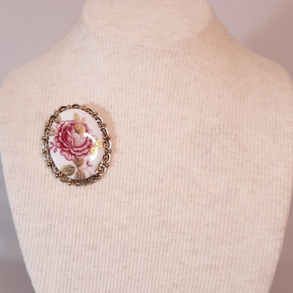 Rose Painted On Porcelain Pendant Brooch Gold Tone Filagree Trim - Picture 2 of 7